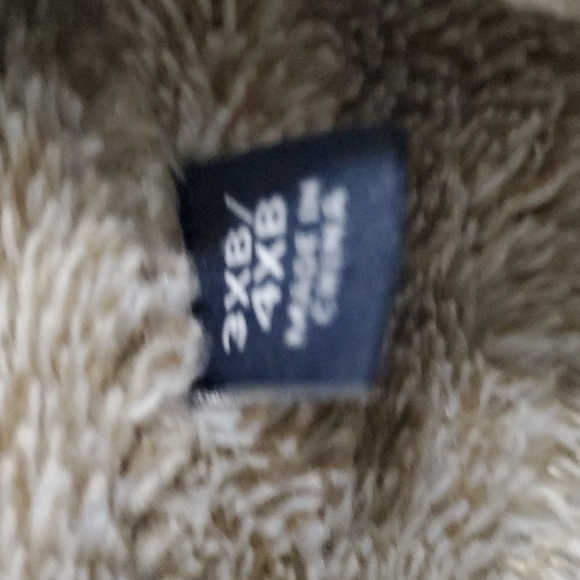 Fluffy Robe - Picture 3 of 3